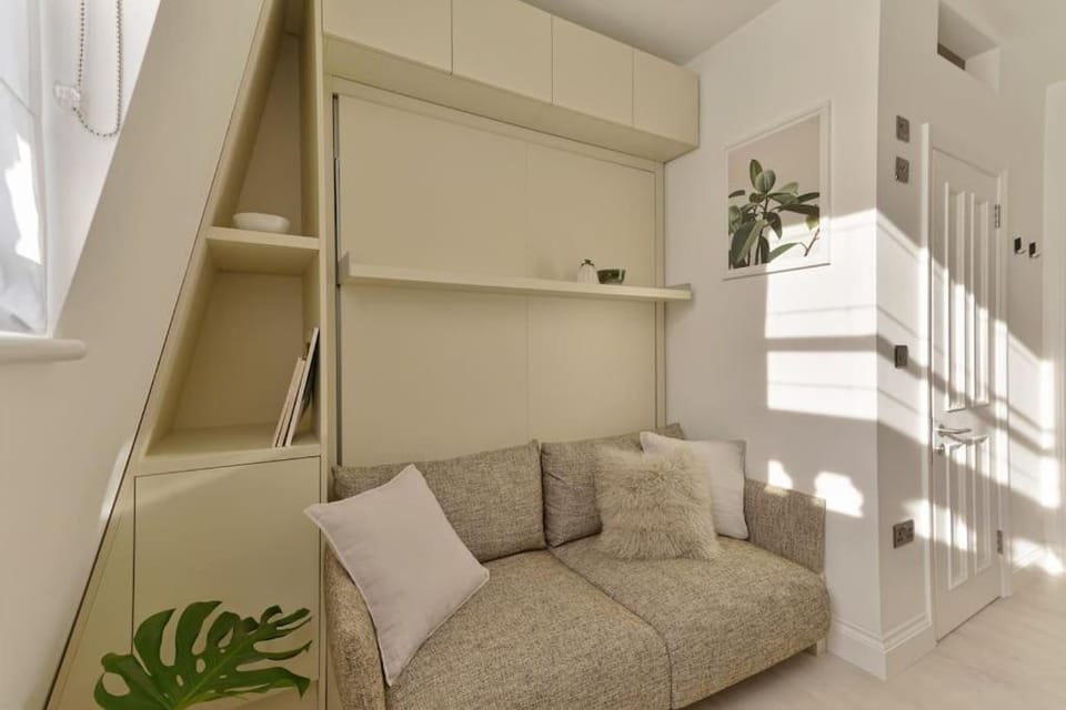 Stylish and bright micro studio located- 4th floor Apartment in City of Westminster