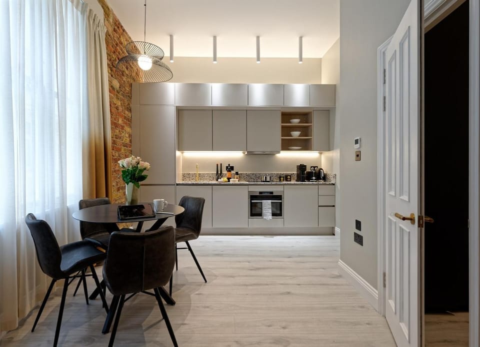 One bedroom in Notting Hill Gate-Ground floor Apartment in City of Westminster