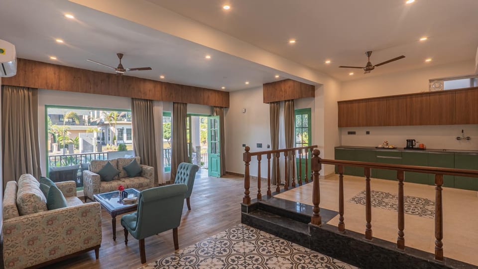 Kitchen or kitchenette, Living room, Seating area