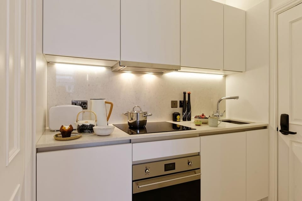 Lovely Micro studio -4th floor- Notting Hill Gate. Apartment in City of Westminster