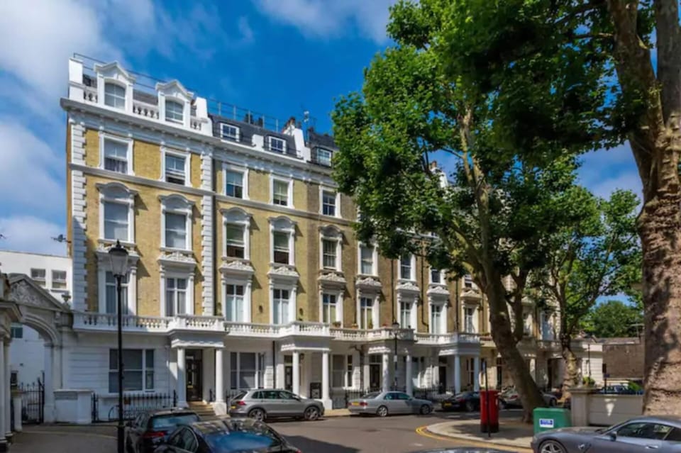Lovely Duplex at 3rd floor-3 min to tube station Apartment in City of Westminster