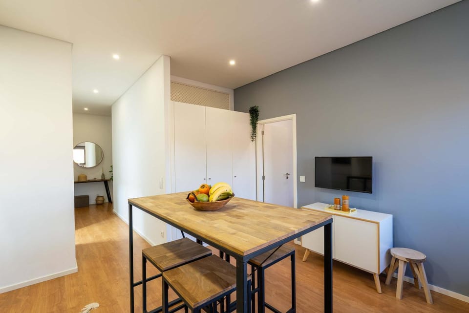 TV and multimedia, Kitchen or kitchenette, Dining area, wardrobe