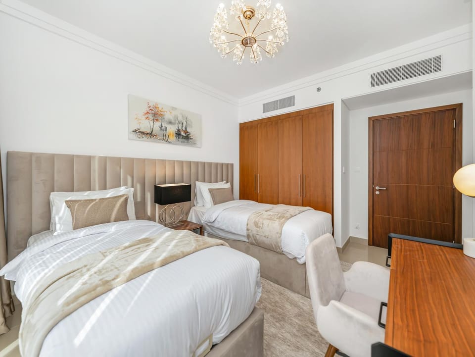 Bed, TV and multimedia, Photo of the whole room, Bedroom, wardrobe, air conditioner