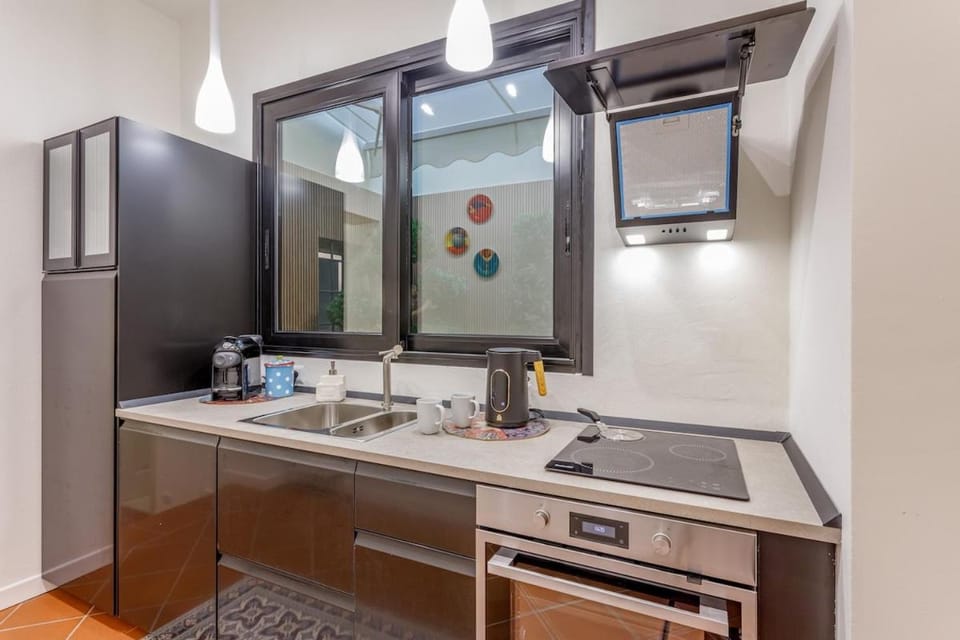 Kitchen or kitchenette, dishwasher, stove