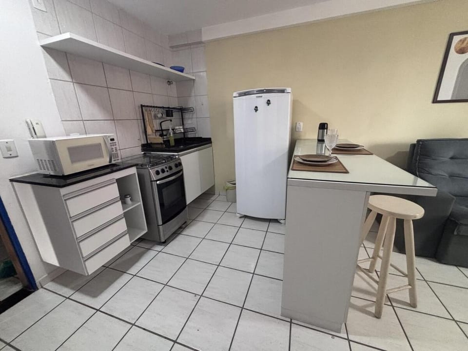 Coffee/tea facilities, Kitchen or kitchenette, Dining area, oven