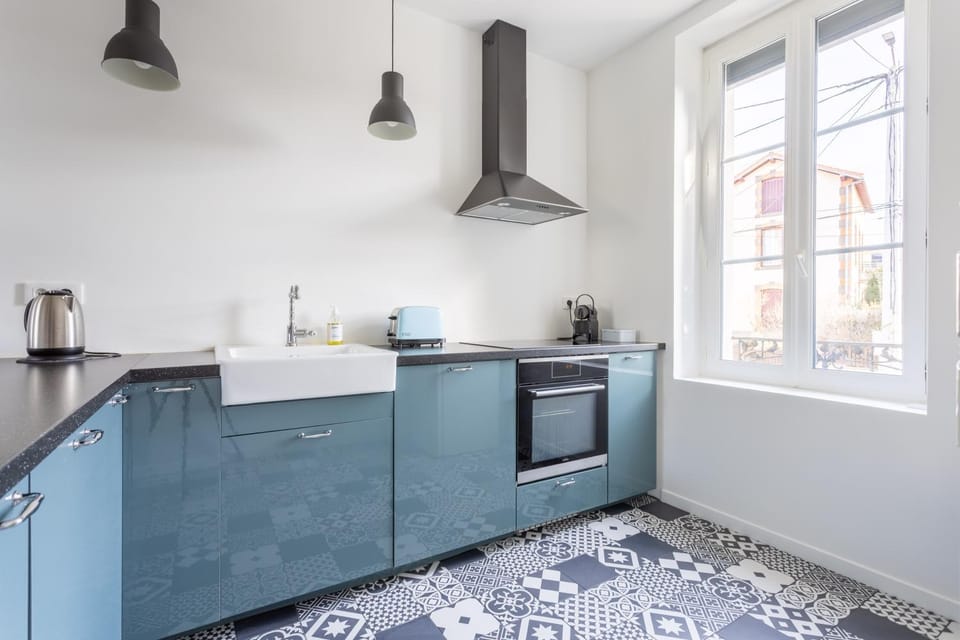 Kitchen or kitchenette, dishwasher, oven, stove