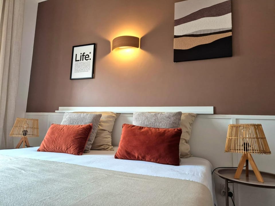 Bed, Bedroom