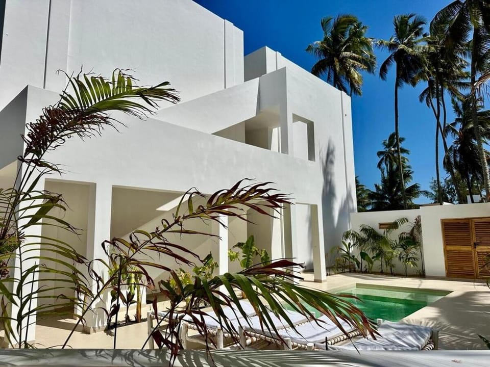 Property building, Swimming pool, Swimming pool