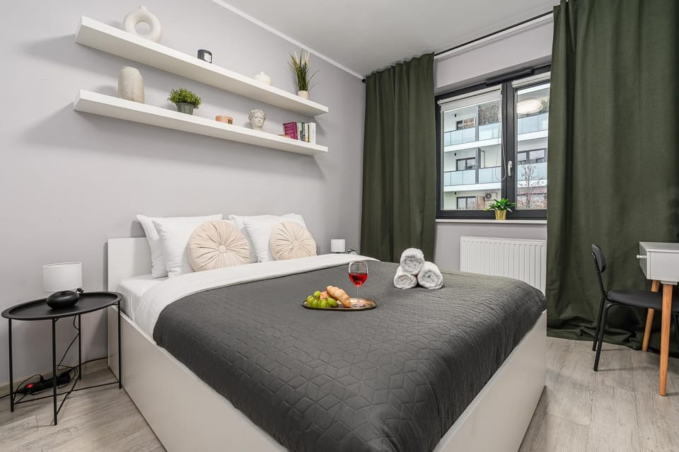 Bed, Bedroom, towels