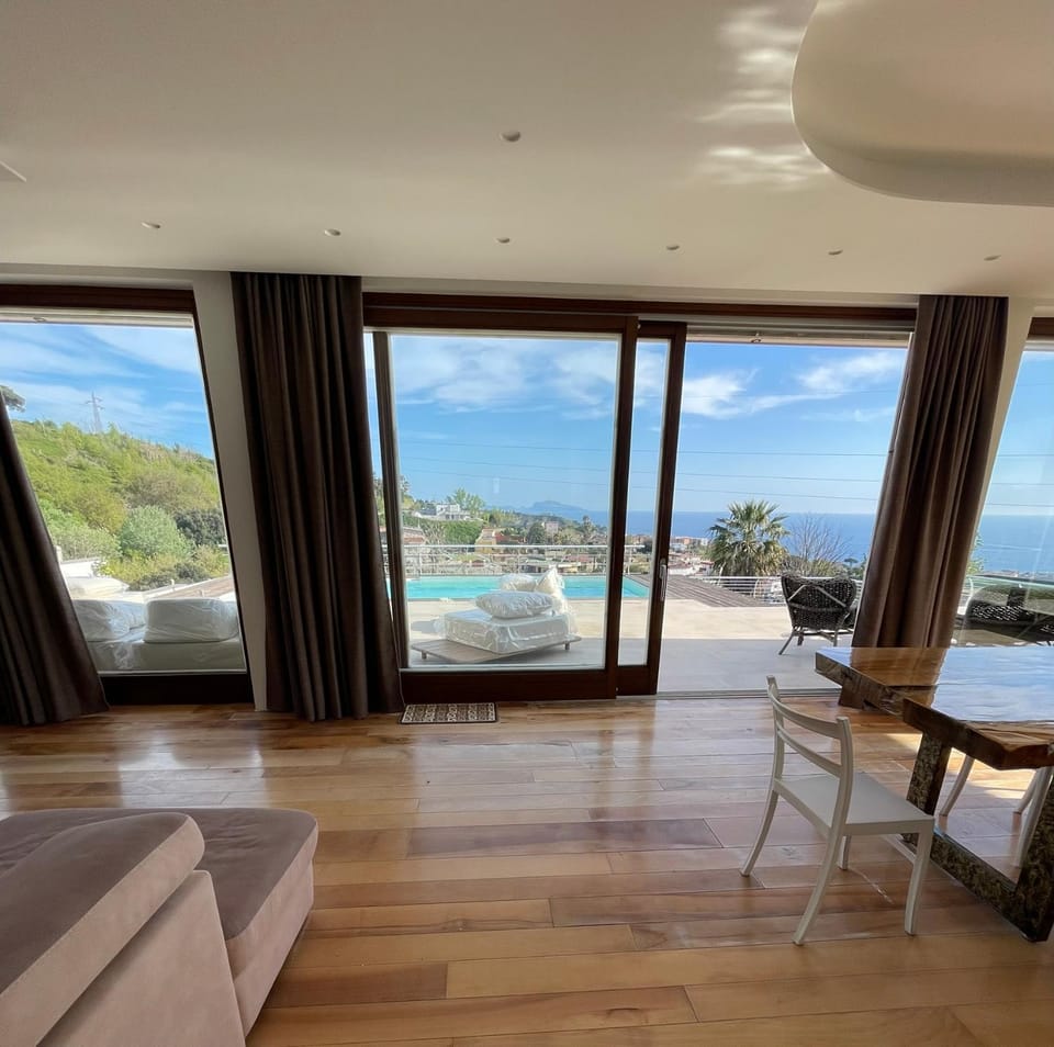 View (from property/room), Balcony/Terrace, Living room, Dining area, Sea view