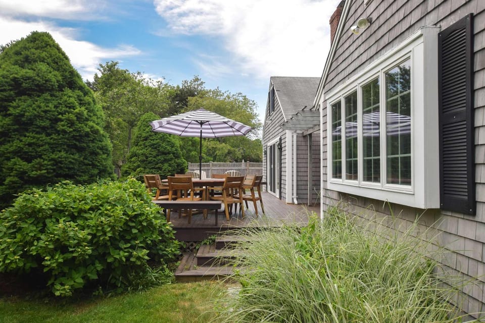 Steps to Bayside Beach Central AC Large Backyard House in Brewster