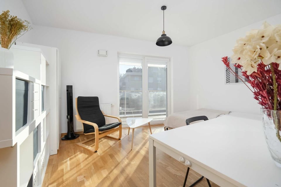 Bed, Photo of the whole room, Seating area, Bedroom
