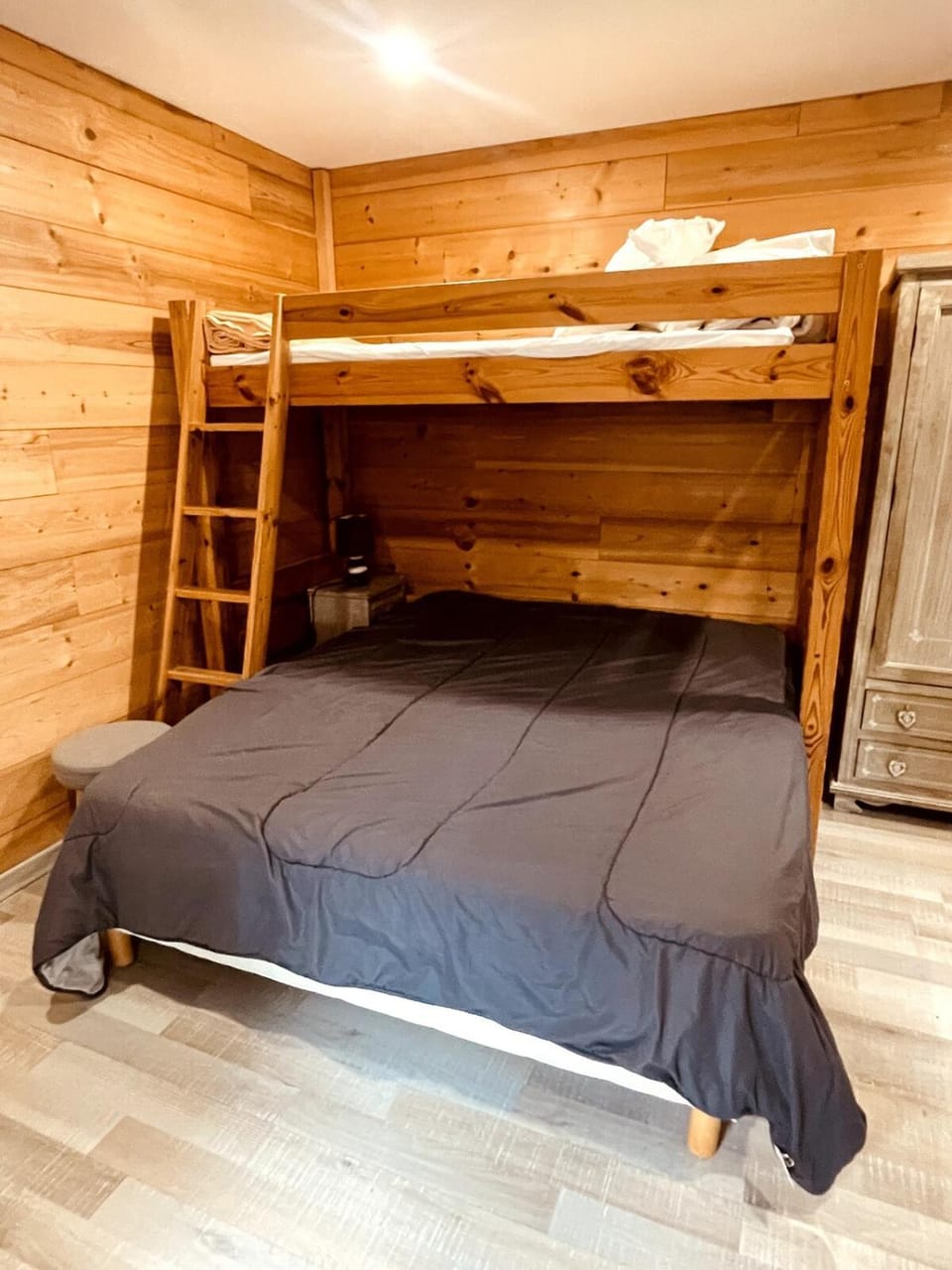 Bed, Photo of the whole room, Bedroom, bunk bed