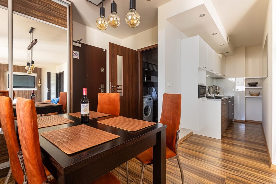 Kitchen or kitchenette, Dining area, dishwasher, oven, stove