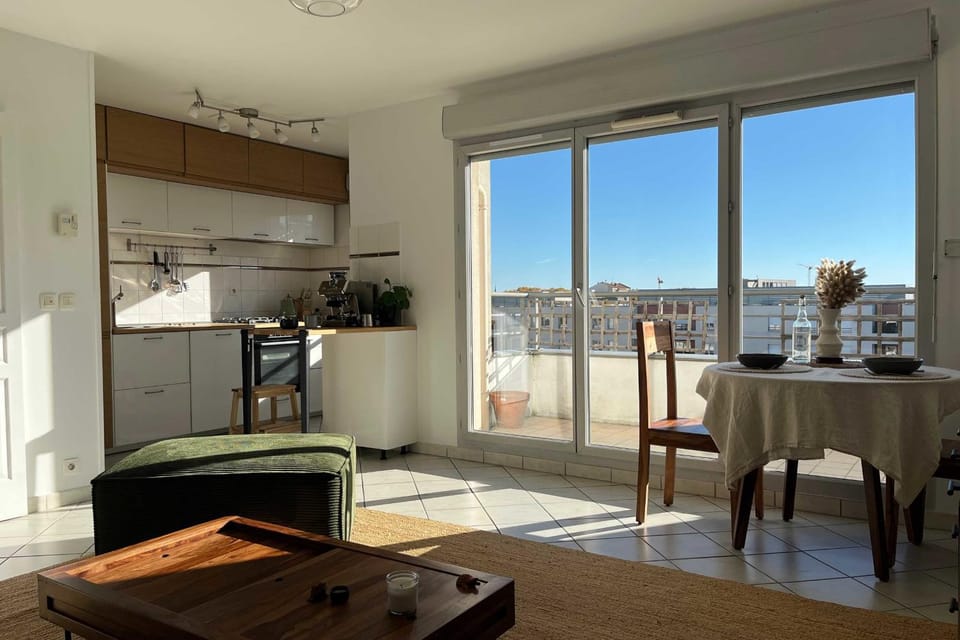 Premium apartment with views of Lyon Apartment in Villeurbanne