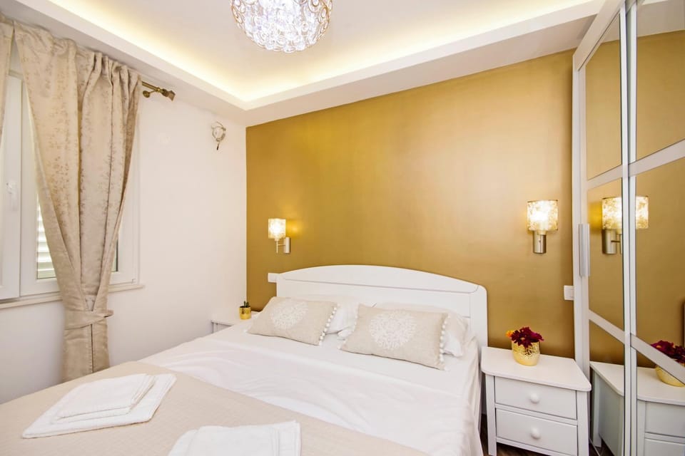 Bed, Decorative detail, Bedroom