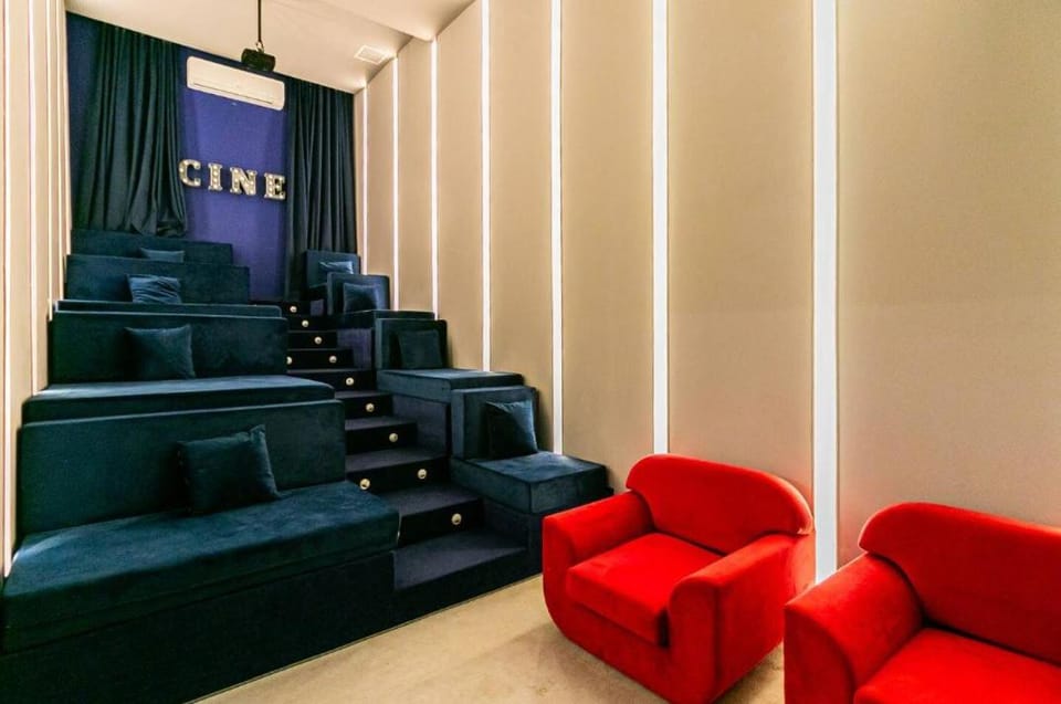 Communal lounge/ TV room