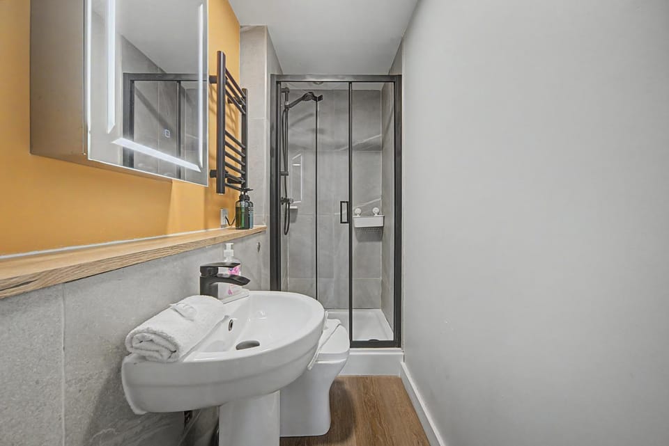 Shower, Bathroom, towels