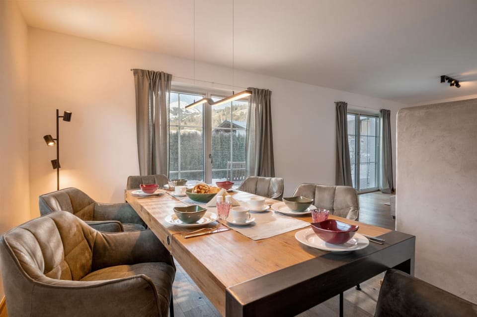 Seating area, Dining area