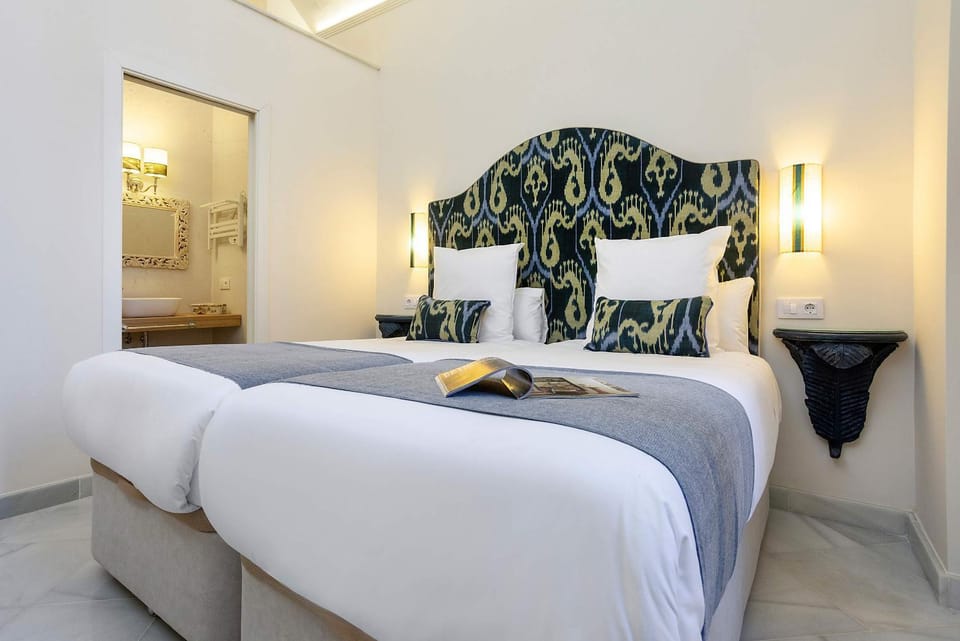 Bed, Bathroom, TV and multimedia, Photo of the whole room, Bedroom