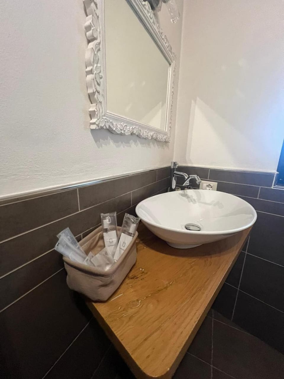 Bathroom, towels