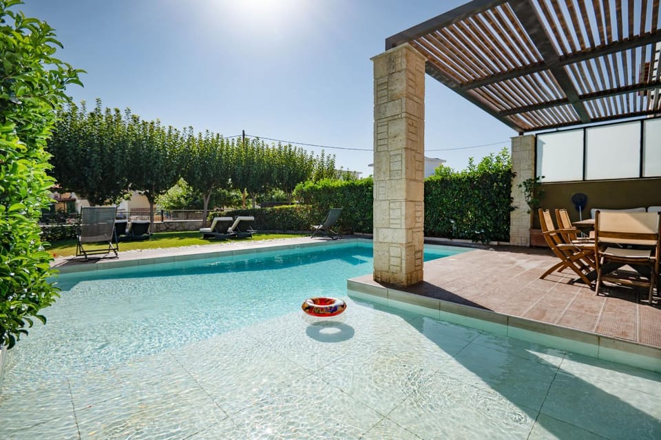 Patio, Day, Garden, Garden view, Pool view, Swimming pool, sunbed