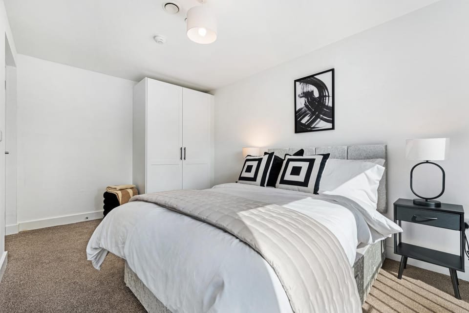 Bed, Photo of the whole room, Bedroom, wardrobe