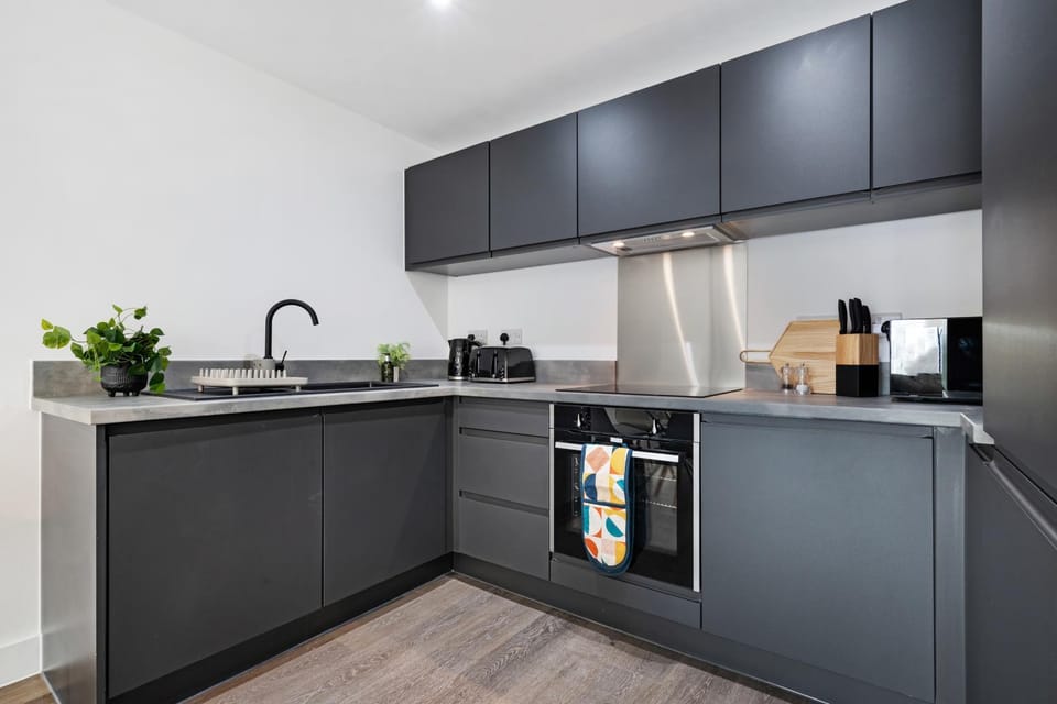 Coffee/tea facilities, Kitchen or kitchenette, oven, stove, toaster