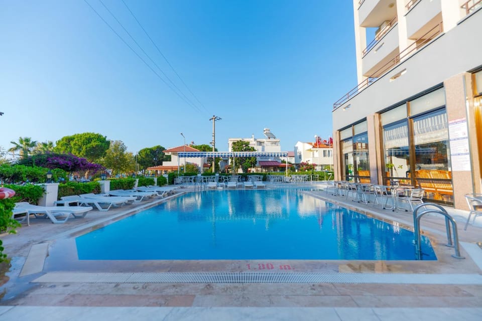 Property building, Day, Pool view, Swimming pool