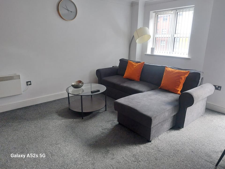 Living room, Seating area, internet
