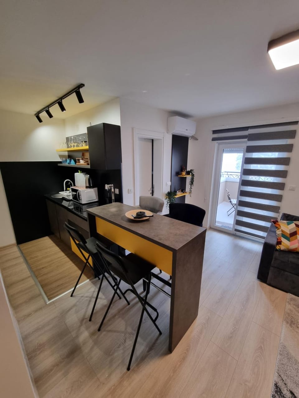 Kitchen or kitchenette, Dining area, heating, kitchen