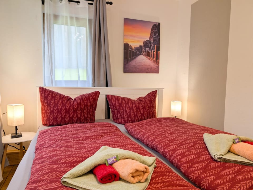 Bedroom, towels