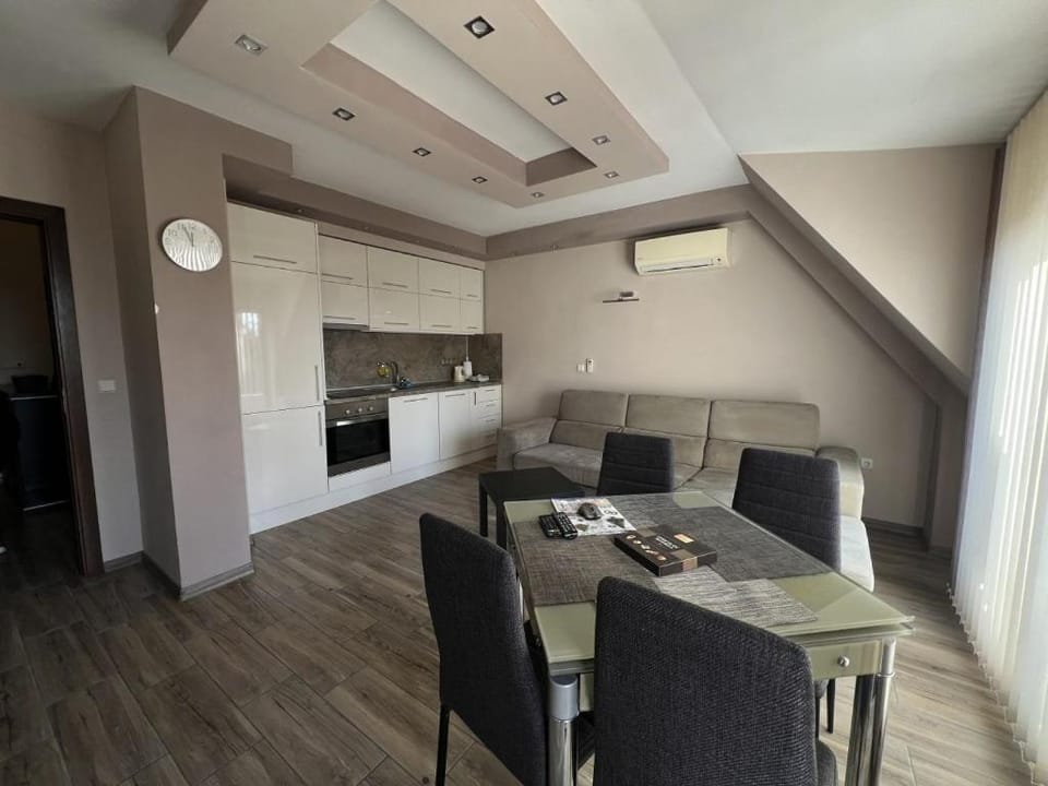 PARENSOV- Luxury Apartment- RED SQUARE Apartment in Varna