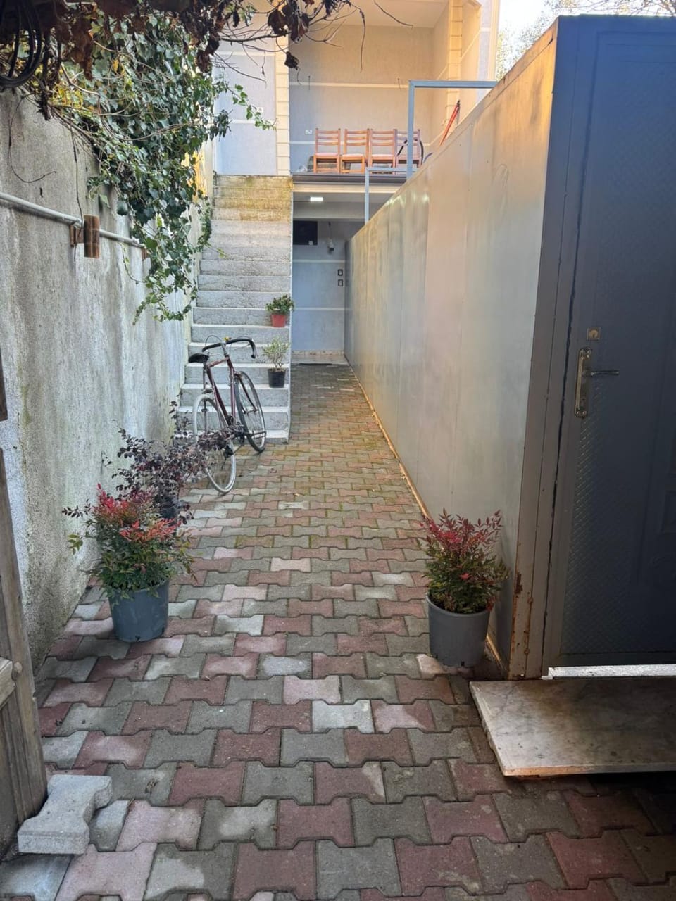 Property building, Patio, Facade/entrance, Day