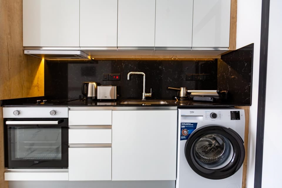 Coffee/tea facilities, Kitchen or kitchenette, Kitchen or kitchenette, dishwasher, oven, stove, toaster, washing machine
