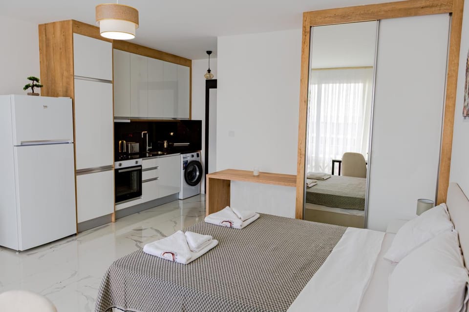 Bed, Kitchen or kitchenette, Kitchen or kitchenette, Bedroom, oven, stove, towels