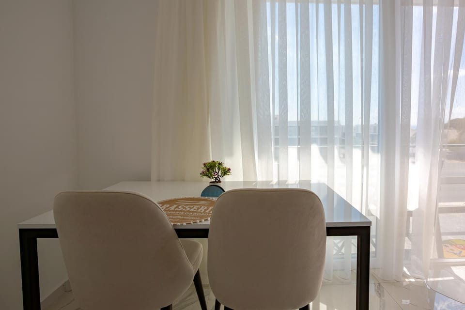 Balcony/Terrace, Living room, Seating area, Dining area