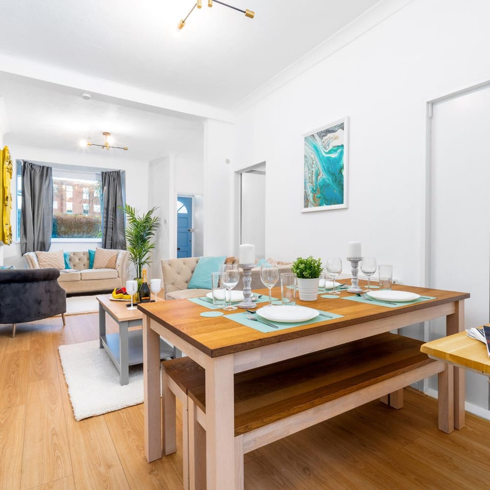 Property building, Living room, Seating area, Dining area