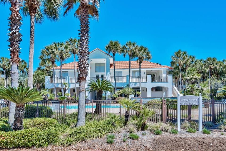 Vista Bluffs 88 ~ The Big Chill House in Destin