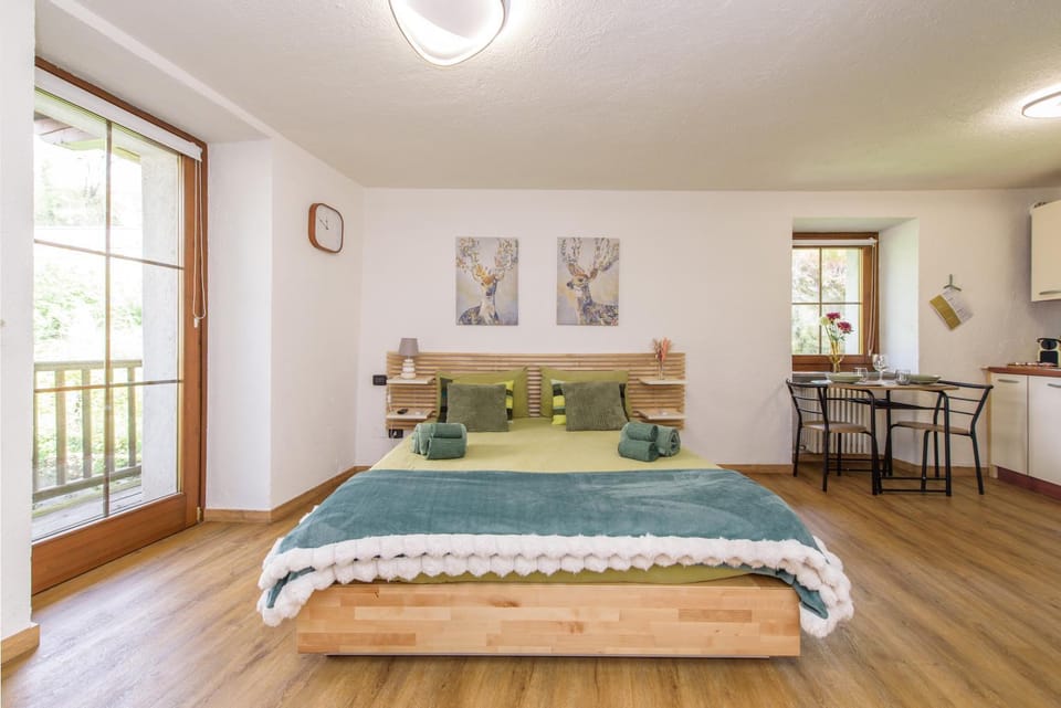 Bed, Kitchen or kitchenette, Living room, Photo of the whole room, Seating area, Dining area, Bedroom, towels