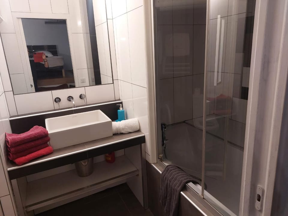 AJACCIO GRAND STUDIO CLIMATISÉ LOFT SPA VUE MER ET MONTAGNE 5 p Apartment in Ajaccio
