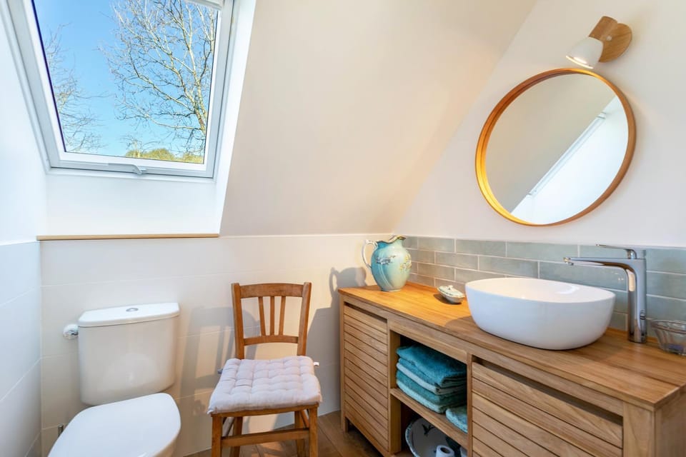 Bathroom, Living room