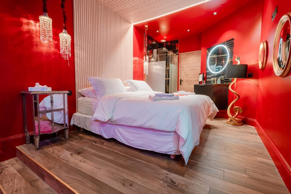 Bed, Photo of the whole room, Bedroom