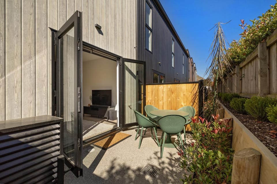 Patio, Garden view