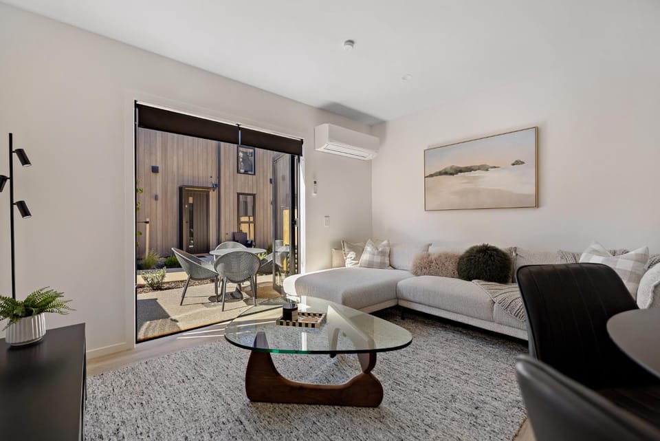 Patio, Living room