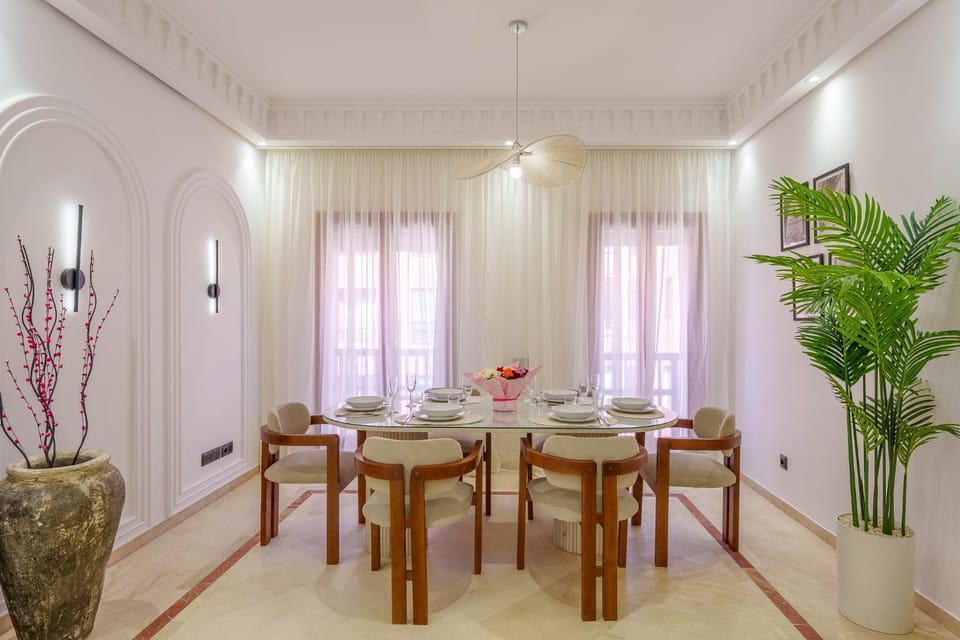 Seating area, Dining area