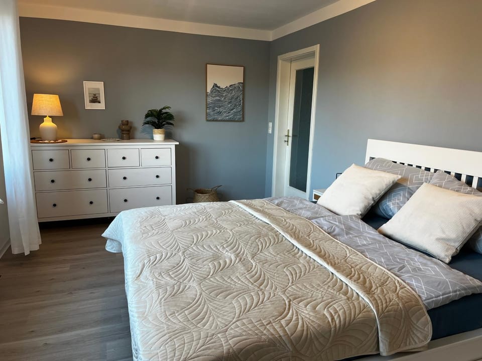 Living room, Bedroom