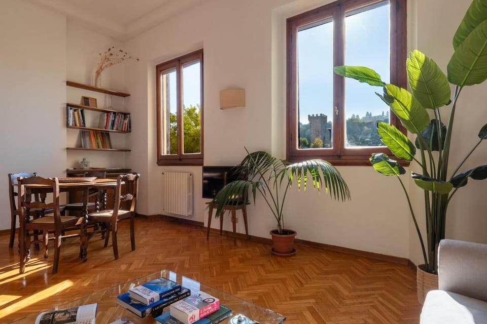 Bright and Spacious Arno View Apartment Apartment in Florence