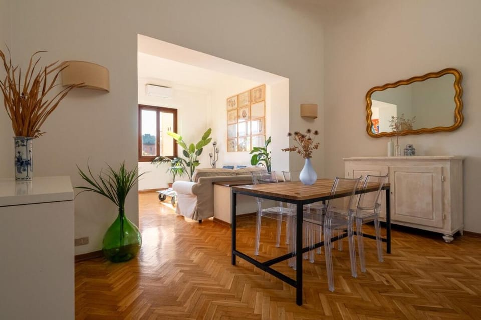 Bright and Spacious Arno View Apartment Apartment in Florence