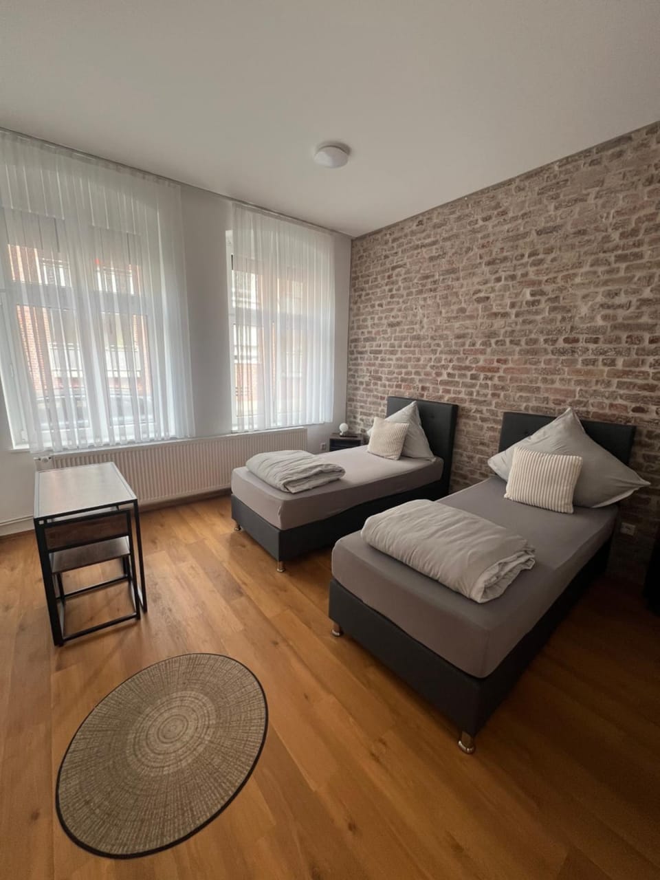 Bed, Photo of the whole room, Seating area, Bedroom